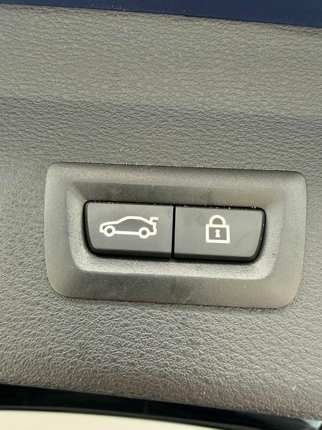 BMW X1 2022 sDrive25Li Leading Type interior photo 17