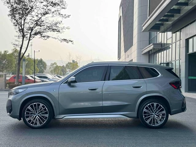 BMW X1 2023 sDrive25Li M Conjunto deportivo exterior foto 3