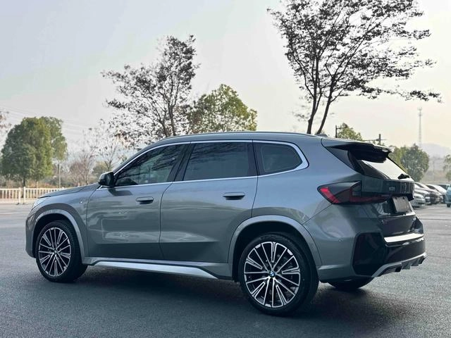 BMW X1 2023 sDrive25Li M Conjunto deportivo exterior foto 4