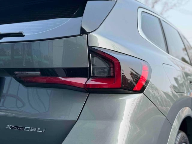 BMW X1 2023 sDrive25Li M Conjunto deportivo exterior foto 7