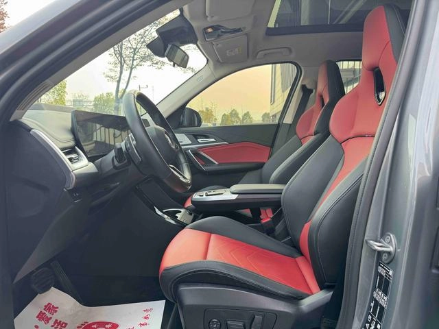 BMW X1 2023 sDrive25Li M Conjunto deportivo interior foto 17