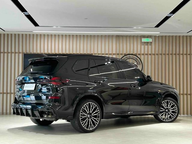 BMW X5 2026 xDrive40Li Premium Class M Sports Night Suit exterior photo 4