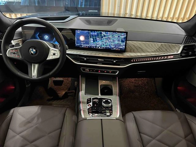 BMW X5 2026 xDrive40Li Premium Class M Sports Night Suit interior photo 11