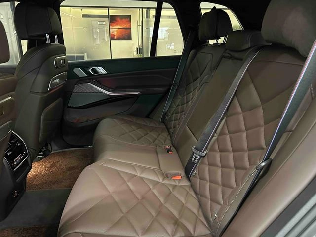 BMW X5 2026 xDrive40Li Premium Class M Sports Night Suit interior photo 12