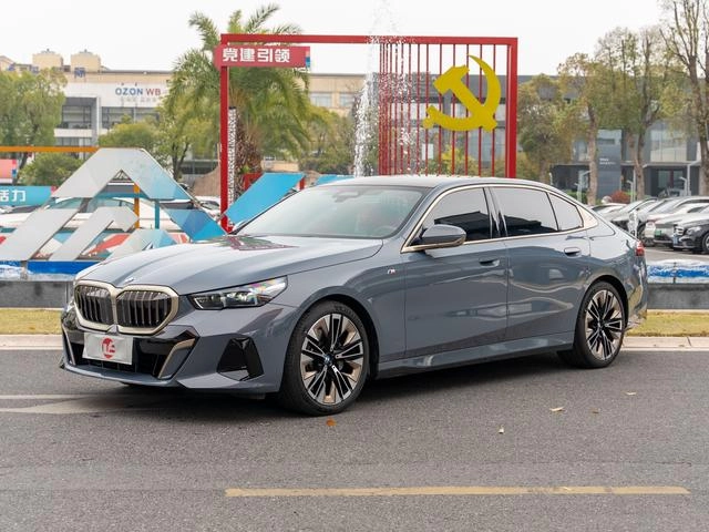 BMW 5 Series 2024 530Li Tipo de lujo M Conjunto deportivo exterior foto 1 BMW 5 Series 2024 530Li Tipo de lujo M Conjunto deportivo exterior foto 1