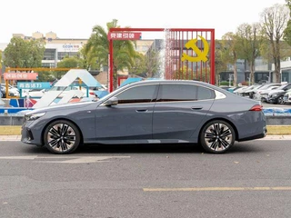 BMW 5 Series 2024 530Li Tipo de lujo M Conjunto deportivo exterior foto 3 BMW 5 Series 2024 530Li Tipo de lujo M Conjunto deportivo exterior foto 3