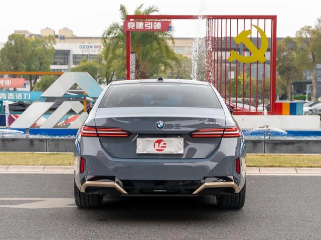 BMW 5 Series 2024 530Li Tipo de lujo M Conjunto deportivo interior foto 8 BMW 5 Series 2024 530Li Tipo de lujo M Conjunto deportivo interior foto 8