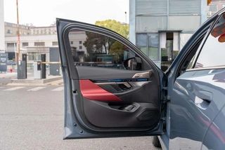 BMW 5 Series 2024 530Li Tipo de lujo M Conjunto deportivo interior foto 9 BMW 5 Series 2024 530Li Tipo de lujo M Conjunto deportivo interior foto 9