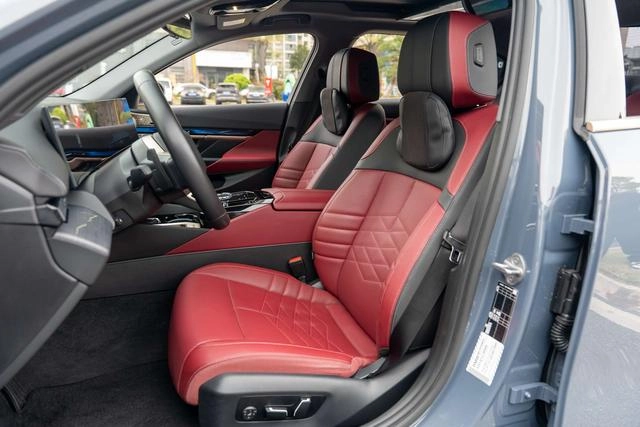 BMW 5 Series 2024 530Li Tipo de lujo M Conjunto deportivo interior foto 10 BMW 5 Series 2024 530Li Tipo de lujo M Conjunto deportivo interior foto 10