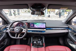 BMW 5 Series 2024 530Li Tipo de lujo M Conjunto deportivo interior foto 12 BMW 5 Series 2024 530Li Tipo de lujo M Conjunto deportivo interior foto 12