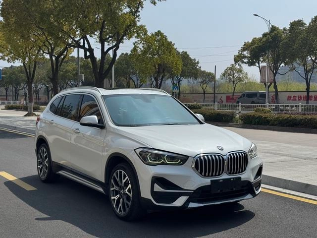 BMW X1 2022 xDrive25Li Tipo de lujo exterior foto 3 BMW X1 2022 xDrive25Li Tipo de lujo exterior foto 3
