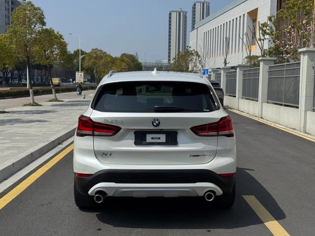 BMW X1 2022 xDrive25Li Tipo de lujo exterior foto 4 BMW X1 2022 xDrive25Li Tipo de lujo exterior foto 4