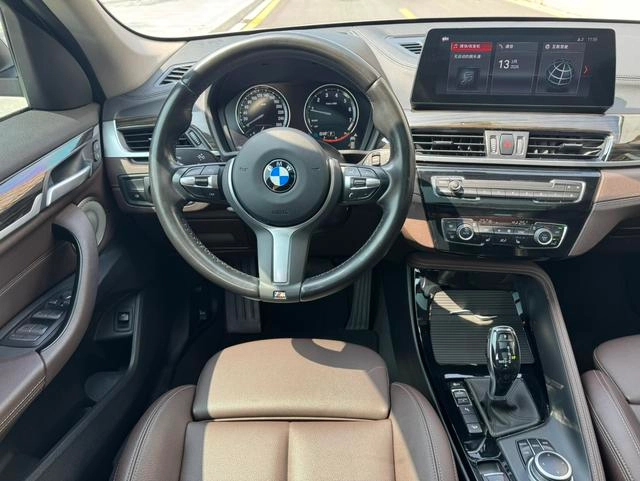 BMW X1 2022 xDrive25Li Tipo de lujo interior foto 9 BMW X1 2022 xDrive25Li Tipo de lujo interior foto 9