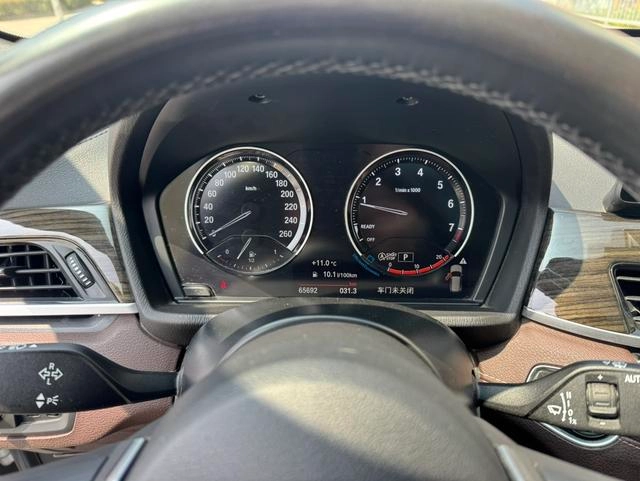 BMW X1 2022 xDrive25Li Tipo de lujo interior foto 15 BMW X1 2022 xDrive25Li Tipo de lujo interior foto 15