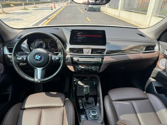 BMW X1 2022 xDrive25Li Tipo de lujo interior foto 16 BMW X1 2022 xDrive25Li Tipo de lujo interior foto 16