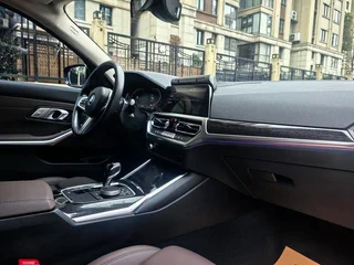 BMW 3 Series 2022 325Li M Sports suit interior photo 9