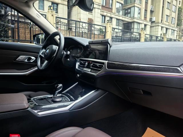 BMW 3 Series 2022 325Li M Sports suit interior photo 9