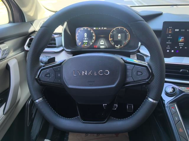 LYNK & CO 06 2021 1.5T Shero Pink Special Edition interior photo 13 LYNK & CO 06 2021 1.5T Shero Pink Special Edition interior photo 13