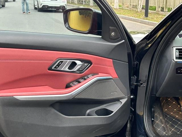 BMW 3 Series 2023 330i M Set de nuit de sport extérieur photo 9