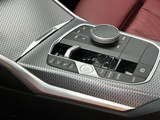 BMW 3 Series 2023 330i M Set de nuit de sport intérieur photo 12