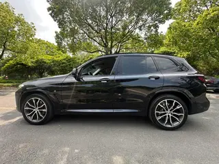 BMW X3 2023 xDrive30i Лидирующий M Ночной костюм экстерьер фото 4