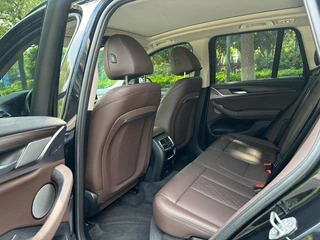 BMW X3 2023 xDrive30i Лидирующий M Ночной костюм интерьер фото 11