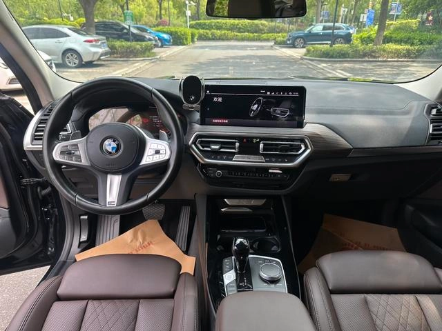 BMW X3 2023 xDrive30i Лидирующий M Ночной костюм интерьер фото 13