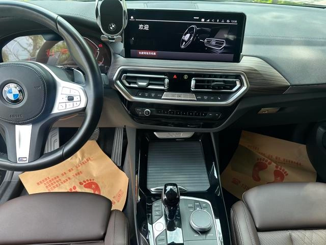 BMW X3 2023 xDrive30i Лидирующий M Ночной костюм интерьер фото 14