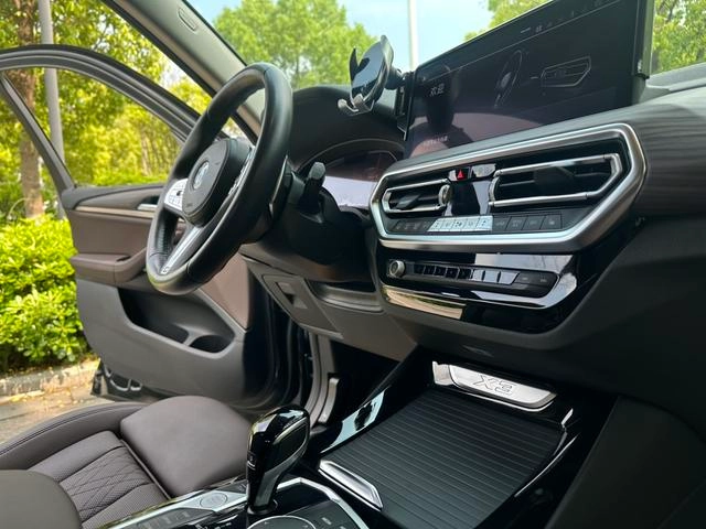 BMW X3 2023 xDrive30i Лидирующий M Ночной костюм интерьер фото 17