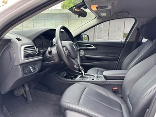 BMW 1 Series 2023 120i M Version sportive extérieur photo 4