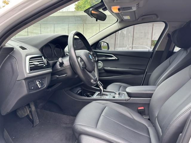 BMW 1 Series 2023 120i M Version sportive extérieur photo 4