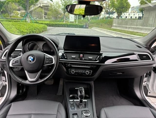 BMW 1 Series 2023 120i M Version sportive extérieur photo 5