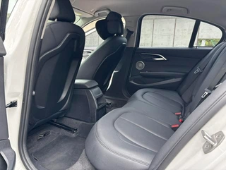 BMW 1 Series 2023 120i M Version sportive intérieur photo 6