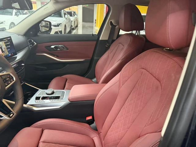 BMW 3 Series 2025 330Li M Traje nocturno deportivo Yao interior foto 12 BMW 3 Series 2025 330Li M Traje nocturno deportivo Yao interior foto 12
