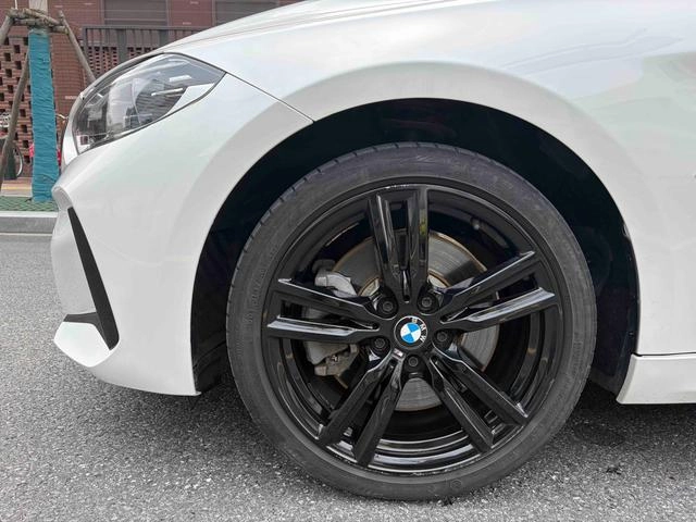 BMW 1 Series 2023 125i M Sports Obsidian Night Edition exterior photo 4