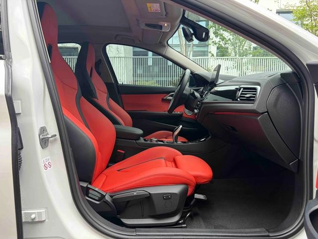 BMW 1 Series 2023 125i M Sports Obsidian Night Edition interior photo 12