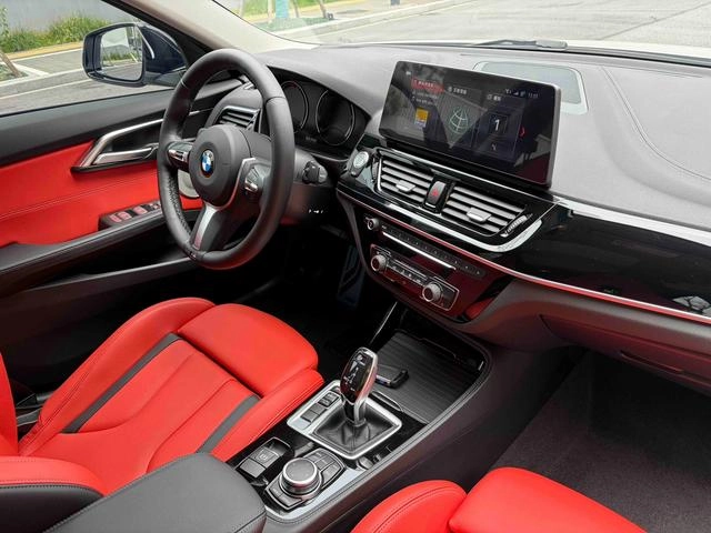 BMW 1 Series 2023 125i M Sports Obsidian Night Edition interior photo 13