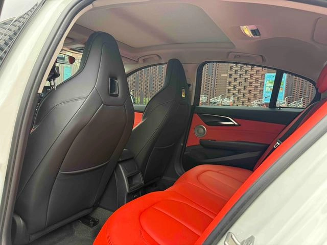 BMW 1 Series 2023 125i M Sports Obsidian Night Edition interior photo 16