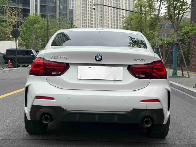 BMW 1 Series 2023 125i M Sports Obsidian Night Edition interior photo 17