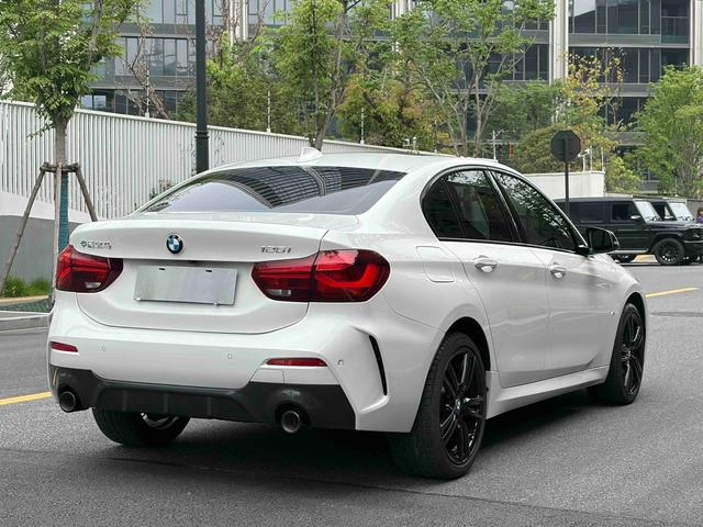 BMW 1 Series 2023 125i M Sports Obsidian Night Edition interior photo 18