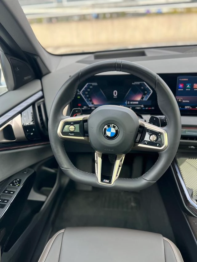 BMW X3 2025 xDrive30L Премиум-класса M Спортивный костюм интерьер фото 11
