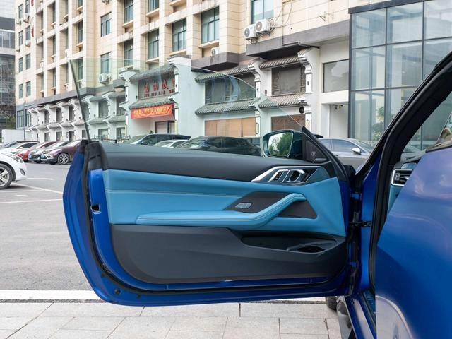 BMW M4 2023 M4 Convertible Coupe M xDrive interior photo 12