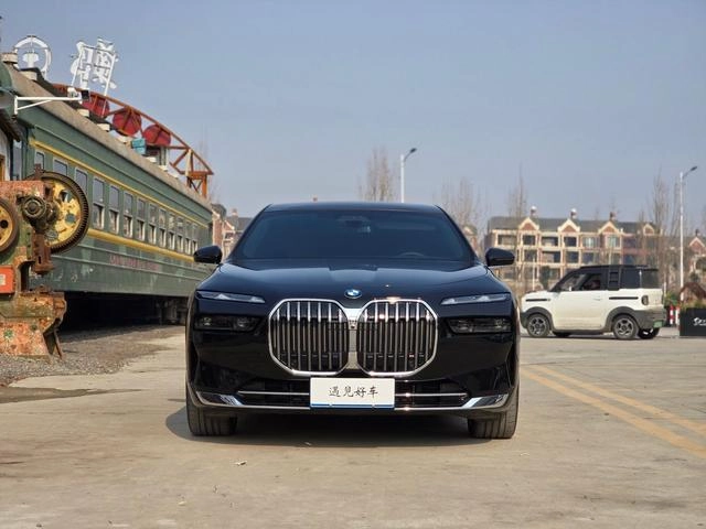 BMW 7 Series 2023 740Li Premium Class Luxury Set exterior photo 2