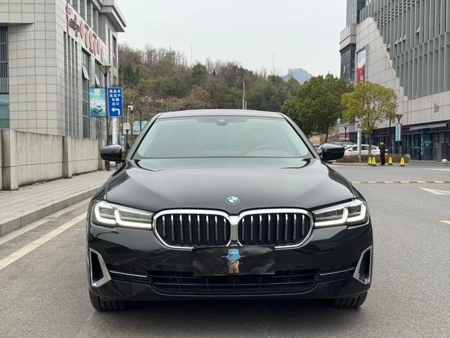 BMW 5 Series 2022 530Li Leading Type M Sports suit exterior photo 2