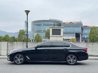 BMW 5 Series 2022 530Li Leading Type M Sports suit exterior photo 4