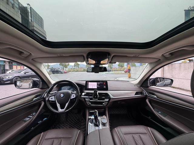 BMW 5 Series 2022 530Li Leading Type M Sports suit interior photo 11