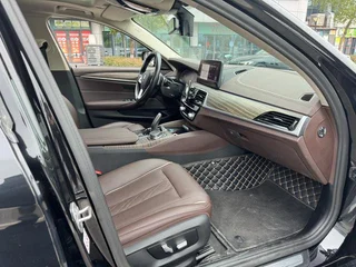 BMW 5 Series 2022 530Li Leading Type M Sports suit interior photo 12