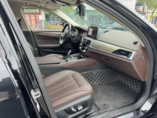BMW 5 Series 2022 530Li Leading Type M Sports suit interior photo 12