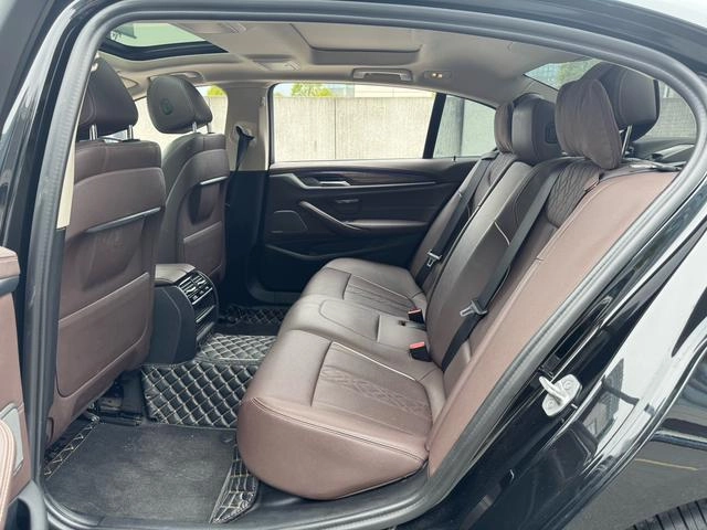 BMW 5 Series 2022 530Li Leading Type M Sports suit interior photo 13