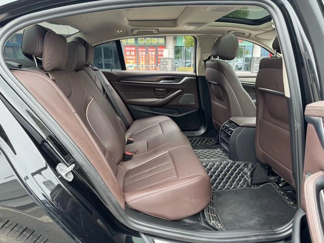 BMW 5 Series 2022 530Li Leading Type M Sports suit interior photo 14